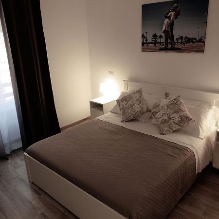 Central Guest House Чивитавекия Екстериор снимка