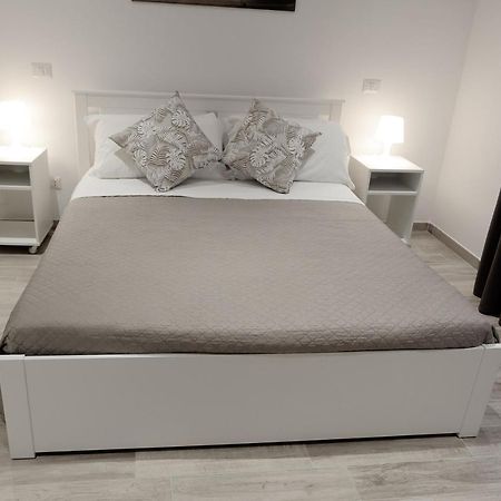 Central Guest House Чивитавекия Екстериор снимка