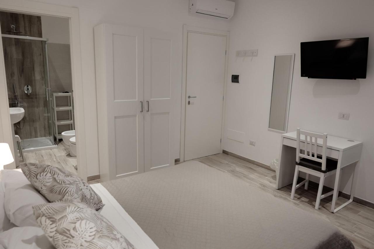 Central Guest House Чивитавекия Екстериор снимка