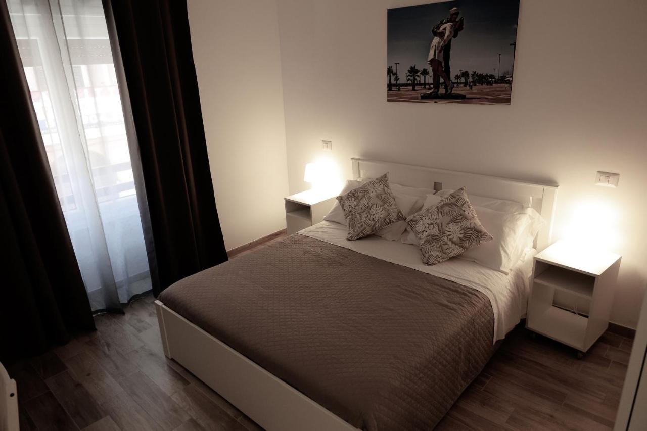 Central Guest House Чивитавекия Екстериор снимка