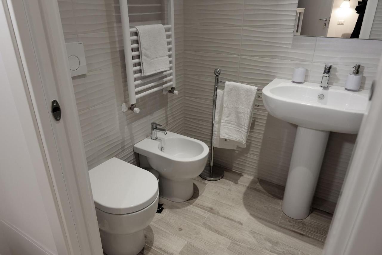 Central Guest House Чивитавекия Екстериор снимка