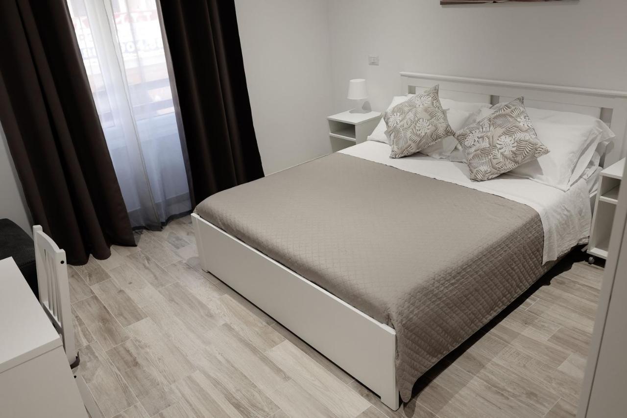 Central Guest House Чивитавекия Екстериор снимка