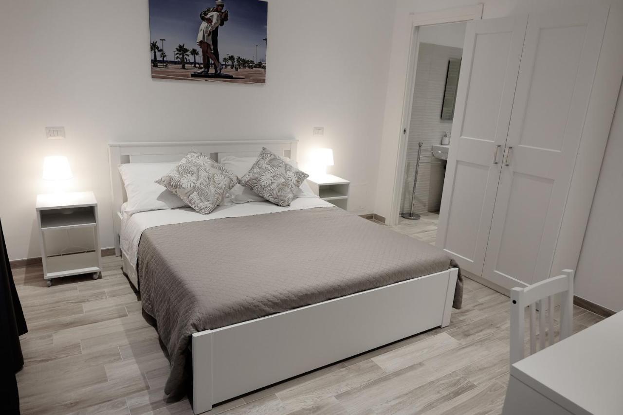 Central Guest House Чивитавекия Екстериор снимка